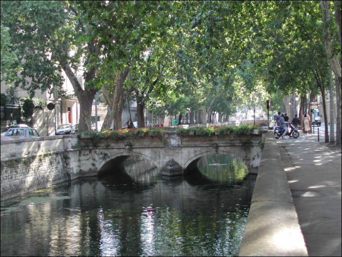 049- Nimes